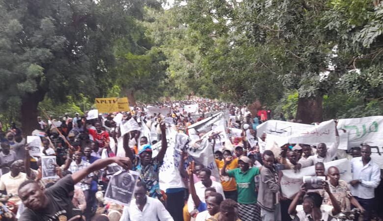 خرجوا تأييداً لحكومة السلام