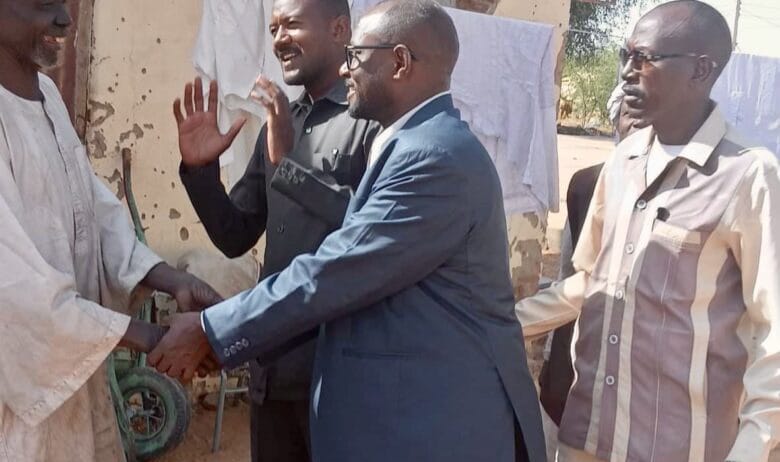 رئيس (قمم) بالولاية يتفقد مراكز الإيواء بالفاشر